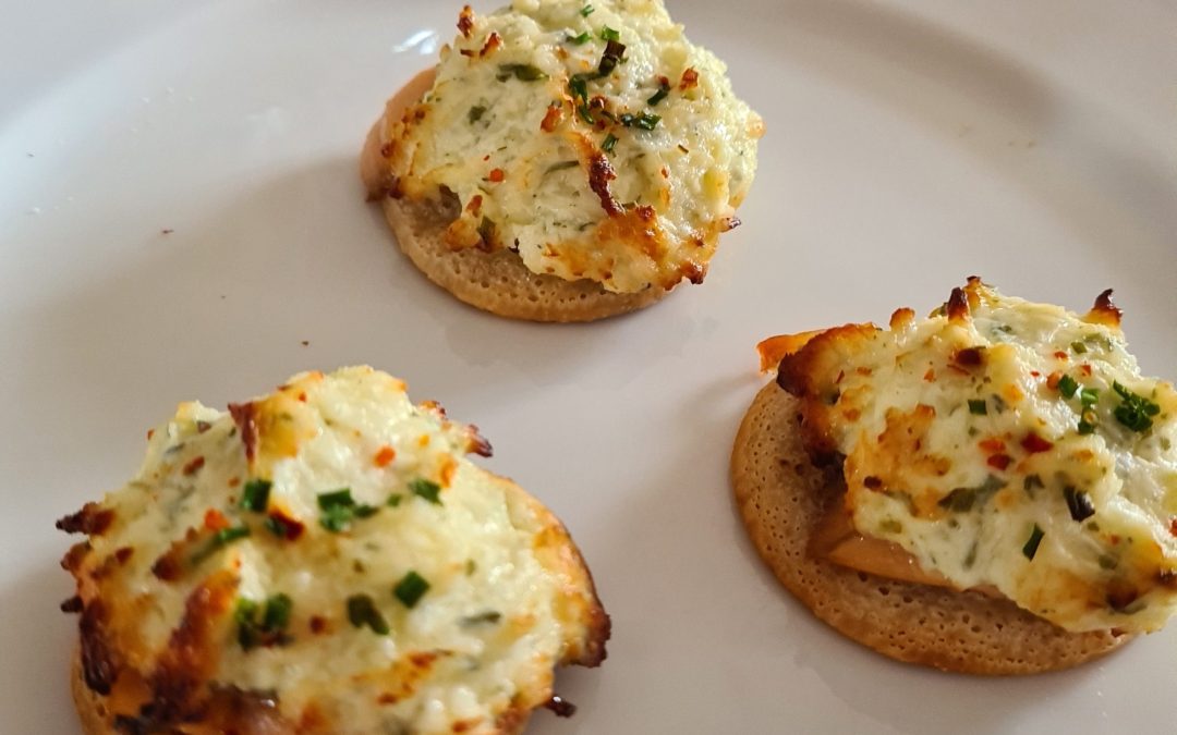 Blinis au saumon, fromage frais ail et fines herbes Thermomix